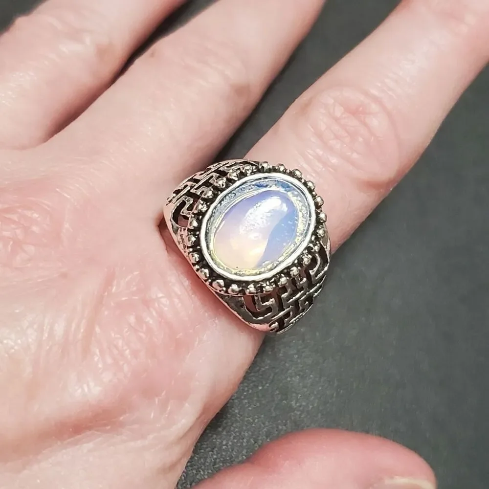 Silver tone ring with iridescent looking stone Size 10.75 - Picture 2 of 8